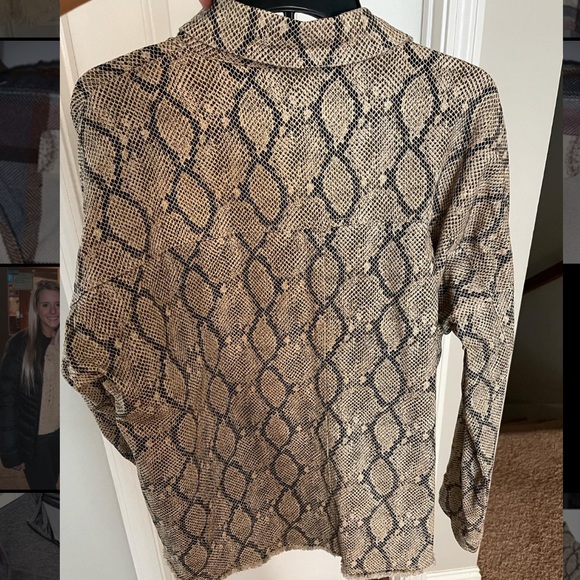 Women’s Shacket - Picture 3 of 3